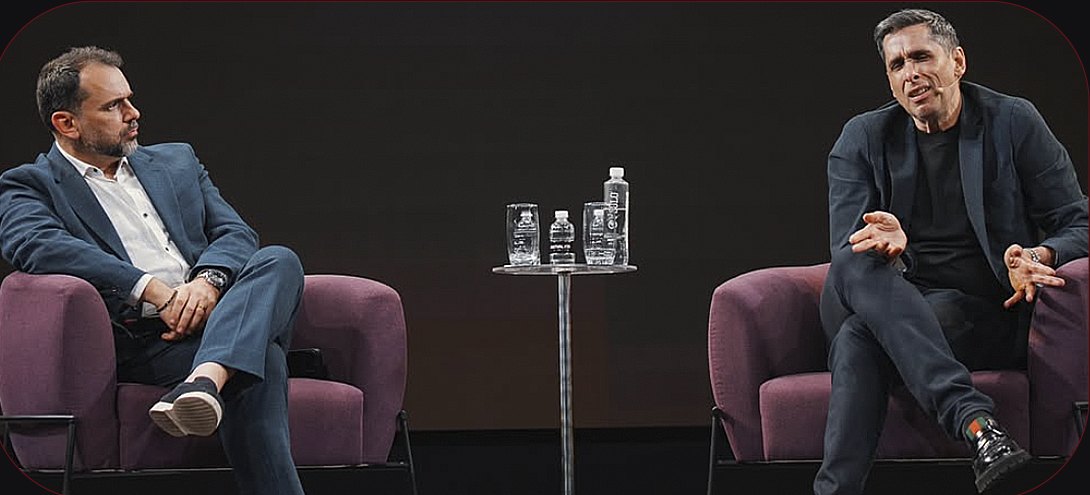 Francelino Neto em conversa no palco com Joel Jota